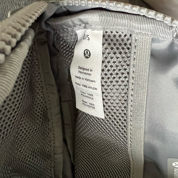 Lululemon Everywhere Belt Bag - Picture 6 of 6